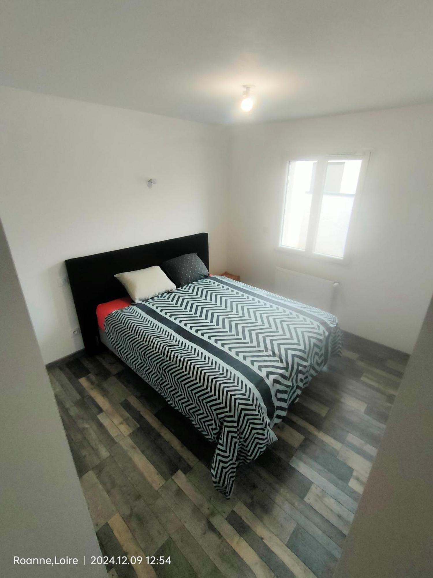Chambre Dans Maison Plain-Pied Moderne Roanne Exterior foto