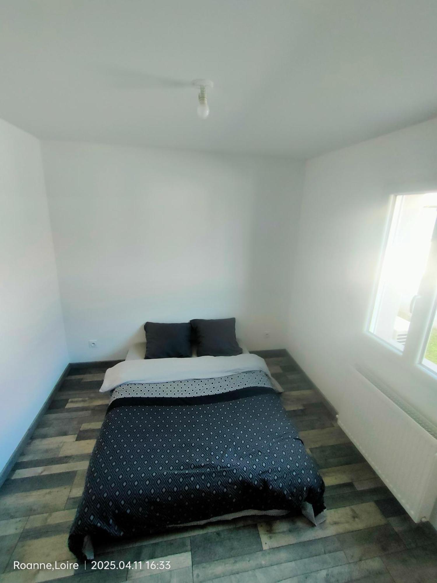 Chambre Dans Maison Plain-Pied Moderne Roanne Exterior foto